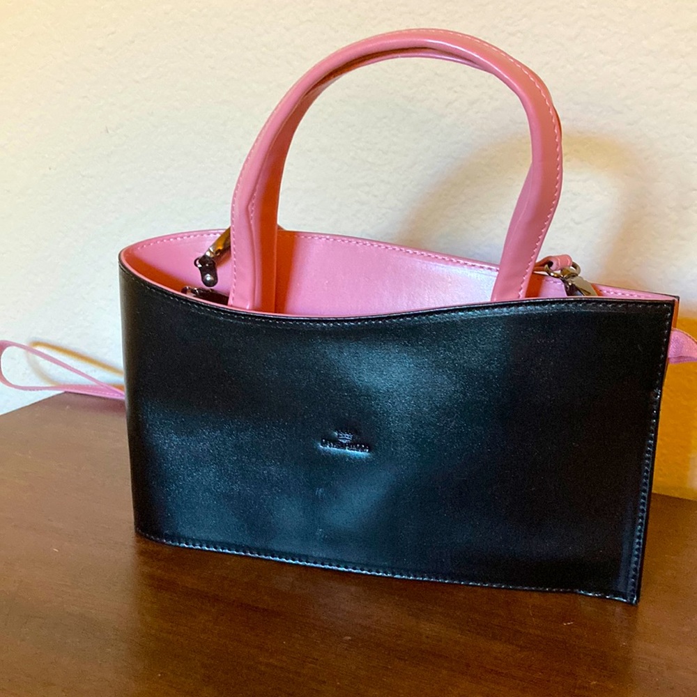 Daniela Moda Teardrop Black and Pink Leather Handbag